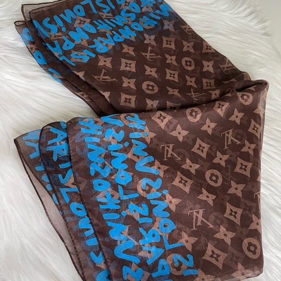 Louis Vuitton Monogram Graffiti Wrap/Shawl Scarf. - Picture 2 of 15